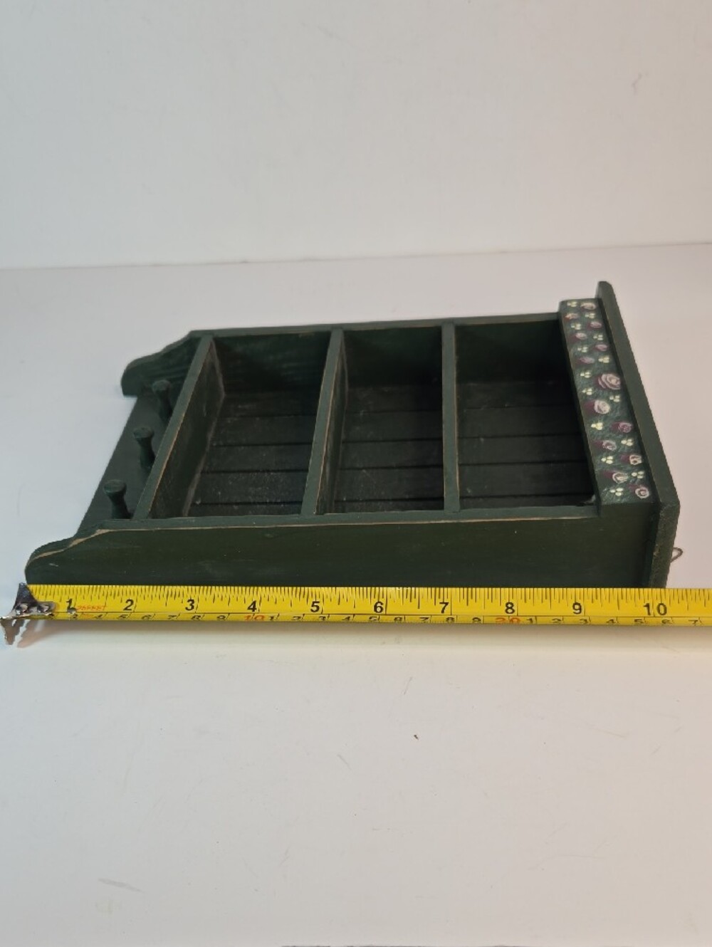 Vintage Small Hand-Painted Green Wall Shelf Floral Accent Miniatures Nick-Nacks - Picture 8 of 10